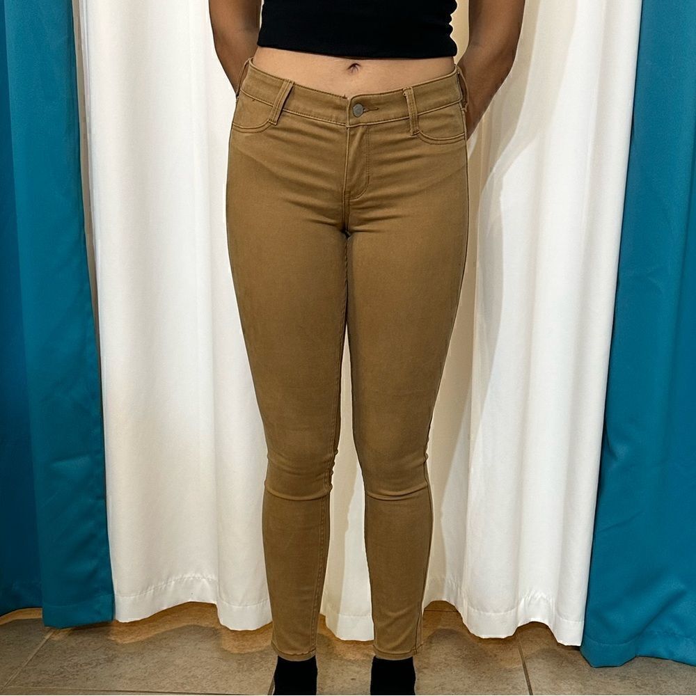 💚 A11 -A12 NWT Hollister advanced stretch low rise jean legging.